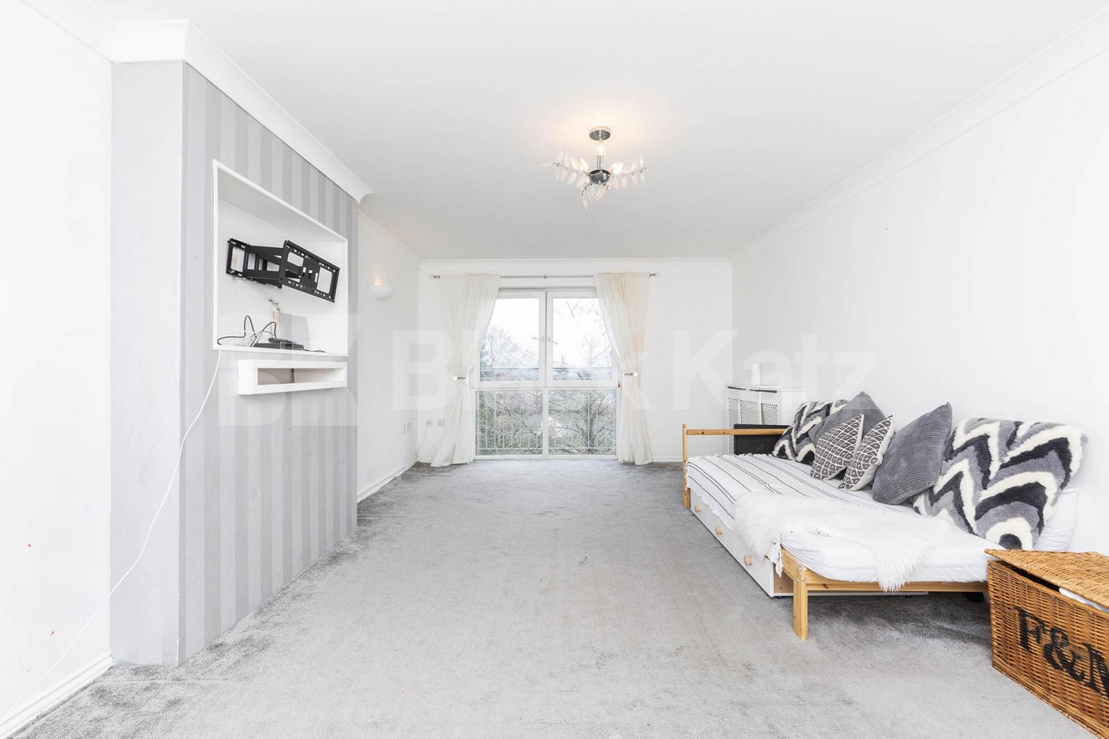 Spacious 2 double bedroom tucked away on a close with Parking  Montague Close, High Barnet 